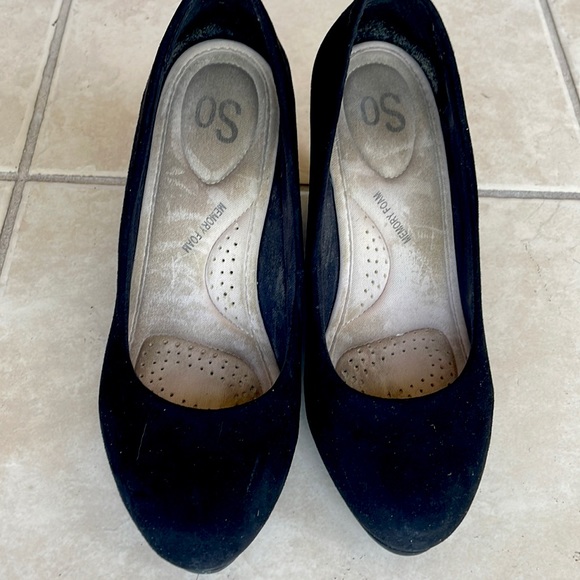 Black shoes - Picture 1 of 3